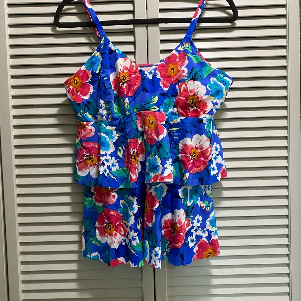 Bright color Tankini top size 16 with wire cups.